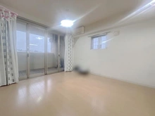 【神奈川県/横浜市南区永田台】レイディアント横濱ユーロヒルズ ダイニング：窓が多く明るい室内です