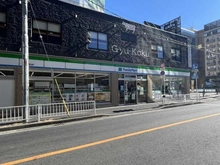 【神奈川県/横浜市西区北幸】ブランズ横浜 ファミリーマート横浜駅西口店（現地より約50m）