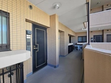 【神奈川県/横浜市中区山下町】ライオンズステージ山下公園 玄関：共用廊下