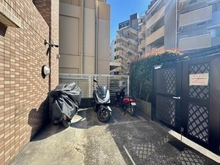 【神奈川県/横浜市神奈川区大口通】マイキャッスル大口駅前 バイク置き場