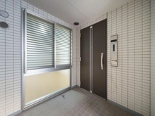 【神奈川県/横浜市西区西平沼町】ヨコハマタワーリングスクエア 玄関：洋室窓は可動式ルーバー有り
