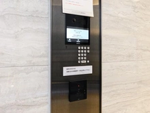 【神奈川県/横浜市中区山下町】グランドメゾン山下公園 エントランス：ハンズフリーキー採用のエントランス