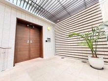 【神奈川県/横浜市中区西竹之丸】プラウド横濱山手 エントランス