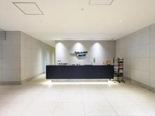 【神奈川県/横浜市西区みなとみらい】ブルーハーバータワーみなとみらい ロビー：コンシュルジュカウンター