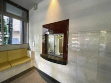 【神奈川県/横浜市西区浅間町】マークミュー横濱シティフロント エントランス：ソファスペース有り