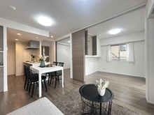 【神奈川県/横浜市神奈川区松見町】ブリシア横浜大口 リビング・ダイニング：※家具・調度品は販売価格に含まれておりません
（奥）洋室