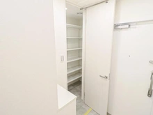 【神奈川県/横浜市西区戸部町】シャリエ横浜ベイグランデ 収納：シューズインクローゼット
