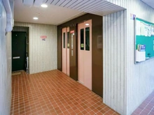 【神奈川県/横浜市栄区小菅ケ谷】クレール本郷台 共用部：エレベーターホール（エレベーター2基）