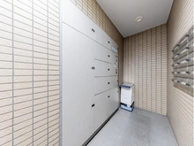 【千葉県/市川市宮久保】ダイアパレス本八幡V 宅配BOX：不在時も荷物受け取り可能