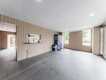 【千葉県/市川市宮久保】ダイアパレス本八幡V エントランス：ベンダーコーナー有り/管理員室