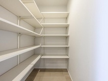 【神奈川県/横浜市西区みなとみらい】ブルーハーバータワーみなとみらい 収納：キッチン横納戸