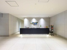 【神奈川県/横浜市西区みなとみらい】ブルーハーバータワーみなとみらい ロビー：コンシュルジュカウンター