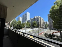 【神奈川県/横浜市中区蓬莱町】クリオ横浜関内弐番館 眺望：大通り公園（整備中）