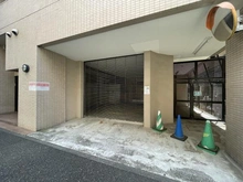 【神奈川県/横浜市中区蓬莱町】クリオ横浜関内弐番館 共用部：駐車場アプローチ