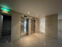 【東京都/台東区寿】サンライズ浅草 エレベーターホール：エレベーター2基有り