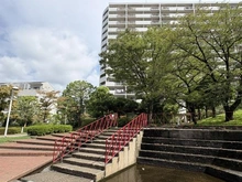 【神奈川県/横浜市戸塚区品濃町】ニューシティ東戸塚パークヒルズ H棟 敷地内