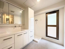 【神奈川県/横須賀市東逸見町】ウェルシティ横須賀ポートバレーヌ2番館 洗面所