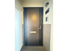 【神奈川県/横須賀市東逸見町】ウェルシティ横須賀ポートバレーヌ2番館 玄関