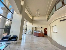 【神奈川県/横浜市西区西平沼町】ヨコハマタワーリングスクエア ラウンジ：theEast棟/コンシェルジュカウンター