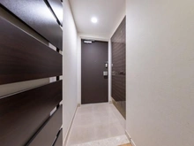 【神奈川県/川崎市川崎区中瀬】フォレシアム コンフォートタワー 玄関：トール型下駄箱有り