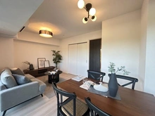 【神奈川県/横浜市神奈川区新子安】アリュール横濱新子安 リビング・ダイニング：※家具・調度品は販売価格に含まれておりません