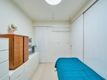 【神奈川県/横浜市西区北幸】シティハウス横浜 洋室：ホスクリーン設置（新築時）/ウォークインクローゼットと納戸有り