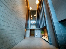 【神奈川県/横浜市西区北幸】シティハウス横浜 エントランス：3層吹き抜けのグランドエントランスホール
