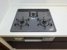 【神奈川県/横浜市神奈川区西寺尾】リミオガーデン横浜西寺尾 キッチン：三口コンロ