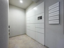 【神奈川県/横浜市神奈川区西寺尾】リミオガーデン横浜西寺尾 宅配BOX：右側：メールBOX