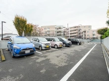 【神奈川県/横浜市神奈川区西寺尾】リミオガーデン横浜西寺尾 駐車場