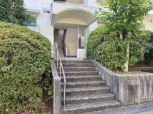 【神奈川県/横浜市青葉区あざみ野】あざみ野団地 第3－3－6号棟 アプローチ