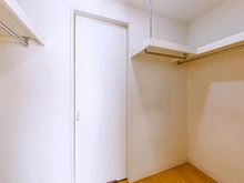 【神奈川県/横浜市都筑区高山】タンタタウン 9番街 収納：ウォークスルークローゼット