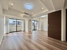 【神奈川県/横浜市西区浜松町】アール・ケープラザ横浜西 リビング・ダイニング：奥：洋室