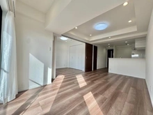 【神奈川県/横浜市西区浜松町】アール・ケープラザ横浜西 リビング・ダイニング：奥：洋室