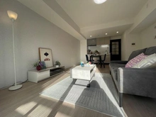 【神奈川県/横浜市中区石川町】東急ドエル・アルス横濱元町 リビング・ダイニング：二面採光/北東側・南東側の二面でバルコニーに面す