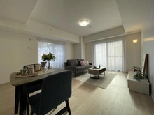 【神奈川県/横浜市中区石川町】東急ドエル・アルス横濱元町 リビング・ダイニング：二面採光/北東側・南東側の二面でバルコニーに面す