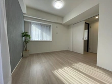 【神奈川県/横浜市中区石川町】東急ドエル・アルス横濱元町 洋室：二面採光/二か所のバルコニーに面す