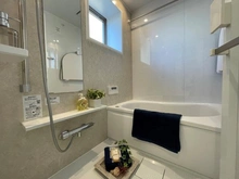 【神奈川県/横浜市中区石川町】東急ドエル・アルス横濱元町 浴室：窓付き/浴室換気乾燥暖房涼風24時間換気付き