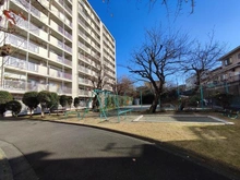 【神奈川県/藤沢市亀井野】六会駅前高層住宅 西犬久保公園（現地より約1m）：マンション敷地に隣接/当該住戸の目の前に広がります