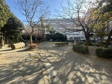 【神奈川県/藤沢市鵠沼東】グレーシア湘南藤沢テラス 奥田三角公園 （現地より約10m）