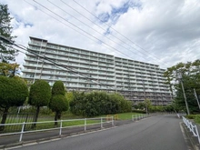 【東京都/多摩市諏訪】ブリリア多摩ニュータウン D棟 外観
