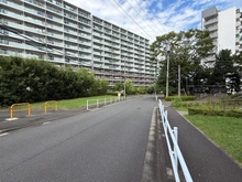 【東京都/多摩市諏訪】ブリリア多摩ニュータウン D棟 前面道路
