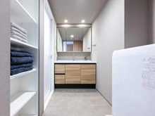 【神奈川県/平塚市龍城ケ丘】グレーシア湘南平塚海岸 洗面室：※家具・調度品等は販売価格に含まれておりません