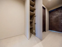 【東京都/港区三田】アトラス麻布十番 玄関