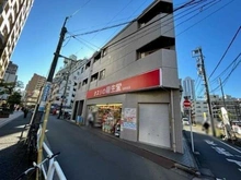 【東京都/新宿区北新宿】ジオ西新宿ツインレジデンス  イースト棟 クスリの龍生堂北新宿店（現地より約240m）