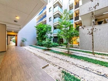 【東京都/三鷹市下連雀】プラウドシティ吉祥寺 E棟 敷地内