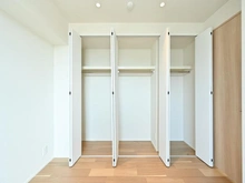 【東京都/渋谷区初台】プラウド代々木初台 収納：洋室8.7帖の収納