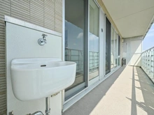 【東京都/渋谷区初台】プラウド代々木初台 バルコニー：約16.2m2　スロップシンク付き