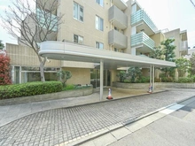 【東京都/渋谷区初台】プラウド代々木初台 アプローチ：車寄せスペース有