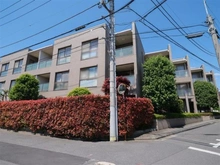 【東京都/渋谷区初台】フェアロージュ代々木 外観：周辺にはスーパー・ドラッグストア・コンビニなどがあります